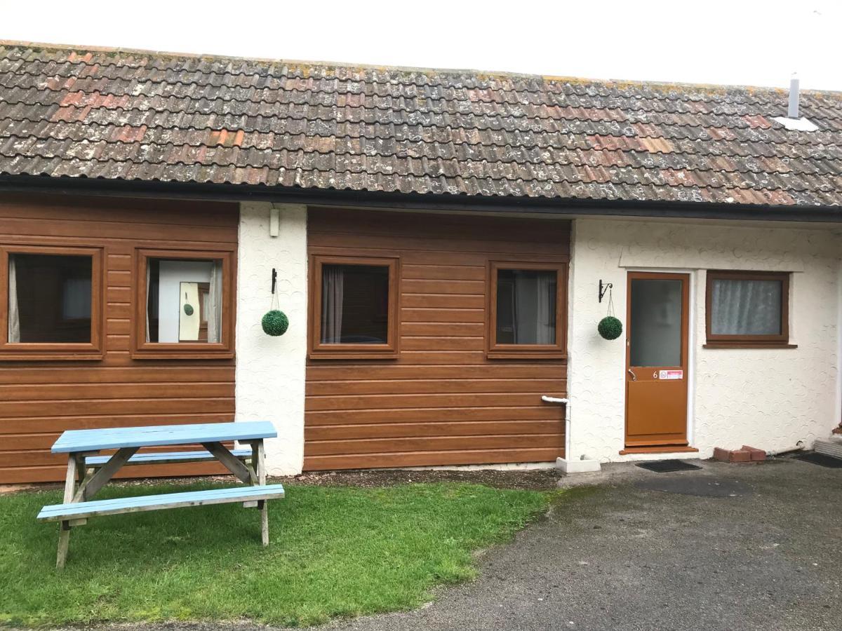 Court Farm Holiday Bungalows Ltd Уотчет Экстерьер фото